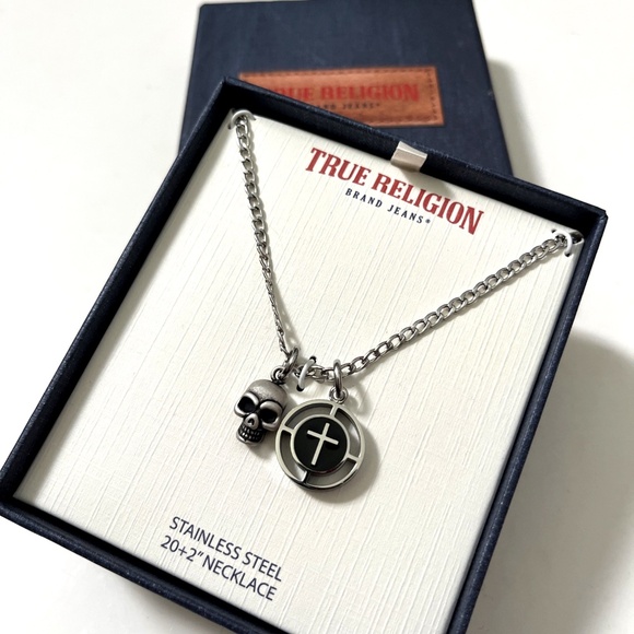 New in Box TRUE RELIGION Skull + Cross 22" Chain Necklace Stainless Steel Silver